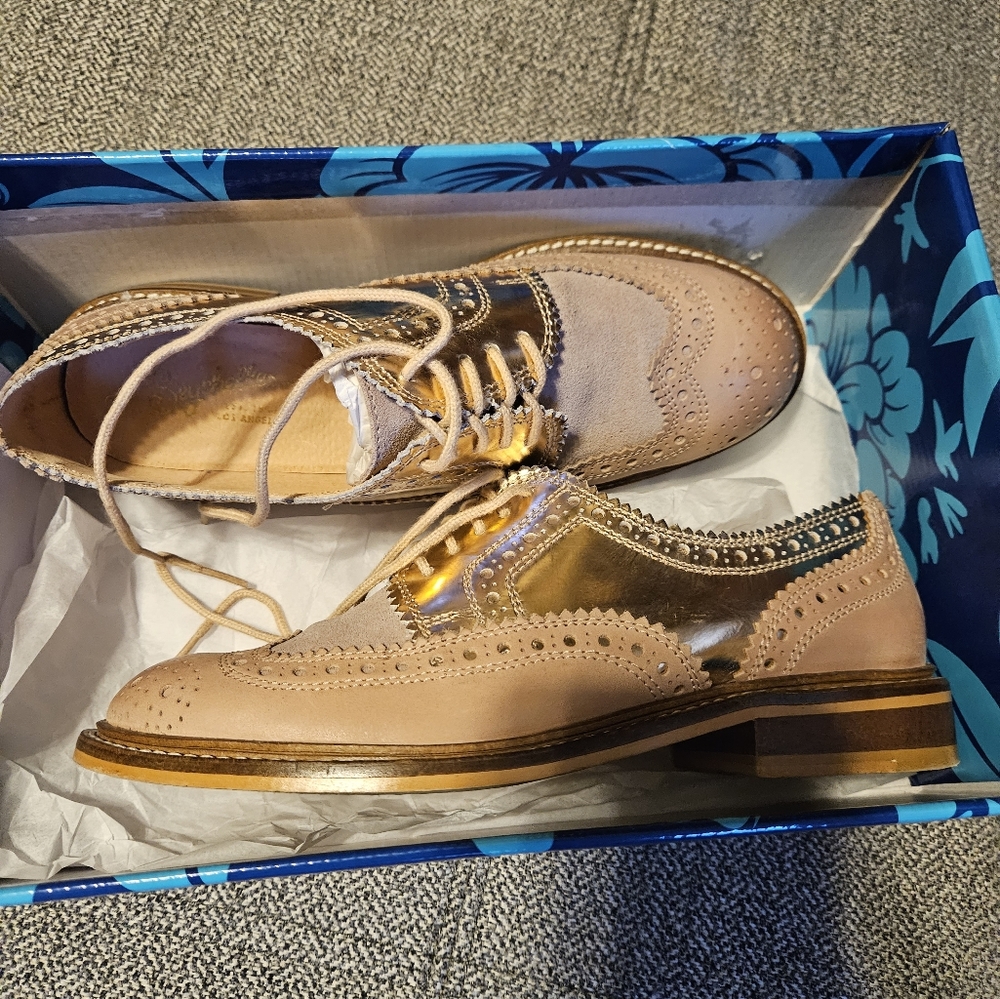 Ladies Oxford shoes